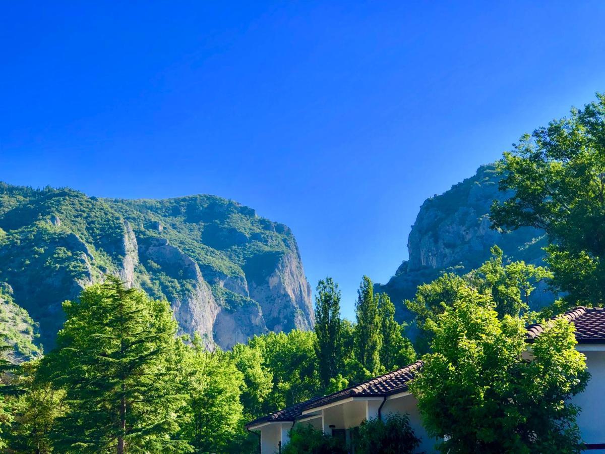 Hotel La Ginestra أكوالاغنا المظهر الخارجي الصورة