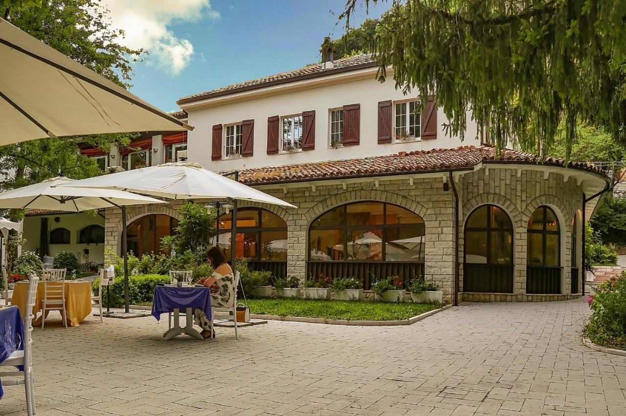 Hotel La Ginestra أكوالاغنا المظهر الخارجي الصورة