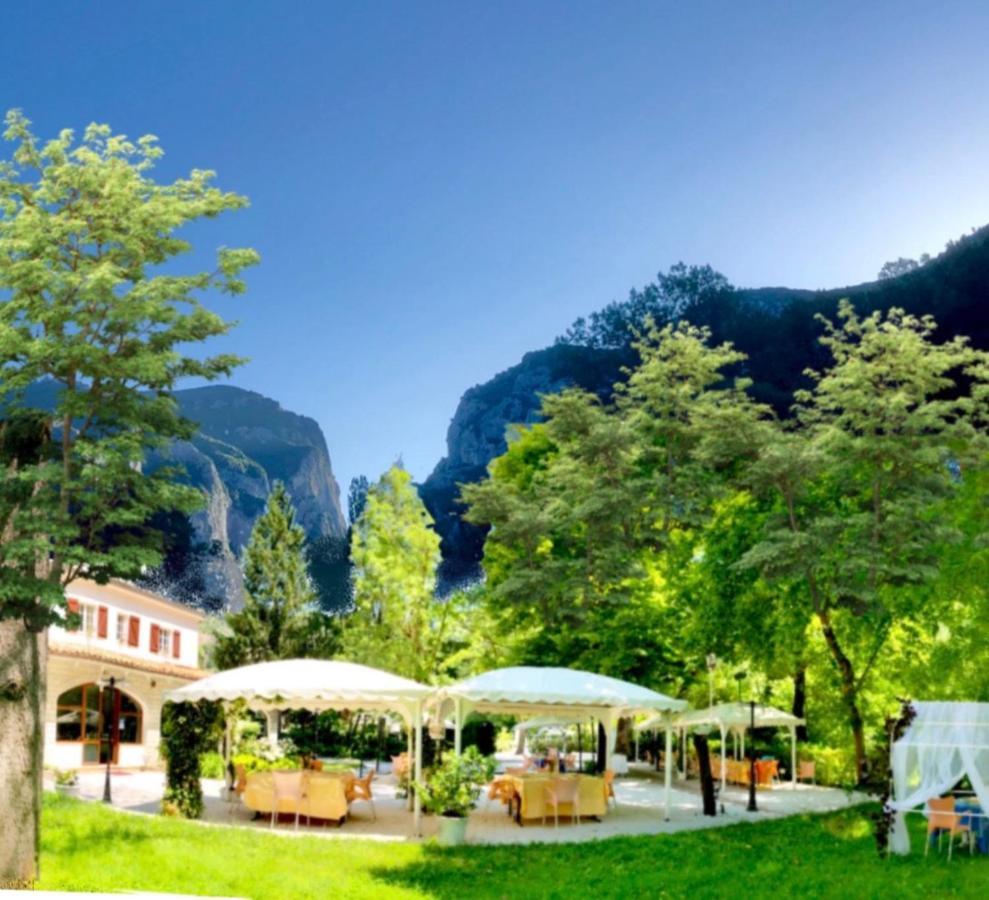 Hotel La Ginestra أكوالاغنا المظهر الخارجي الصورة