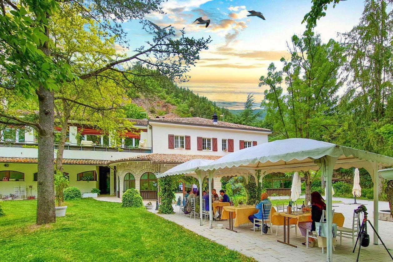 Hotel La Ginestra أكوالاغنا المظهر الخارجي الصورة
