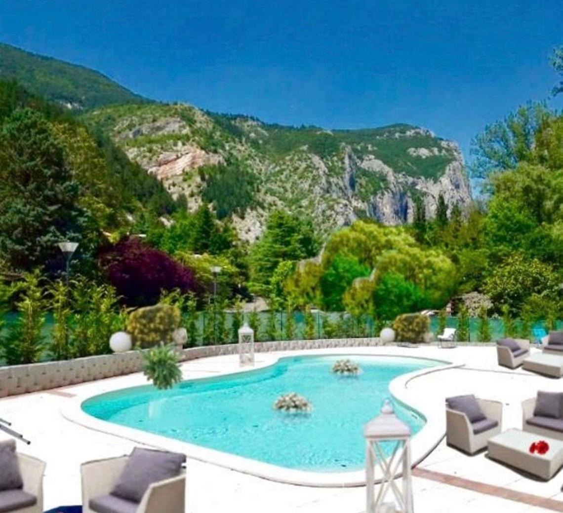 Hotel La Ginestra أكوالاغنا المظهر الخارجي الصورة