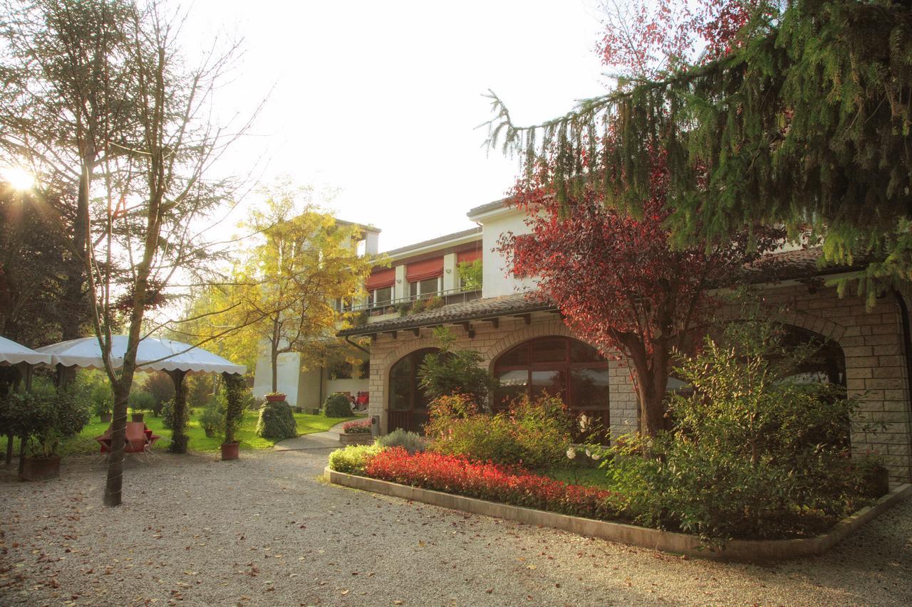 Hotel La Ginestra أكوالاغنا المظهر الخارجي الصورة