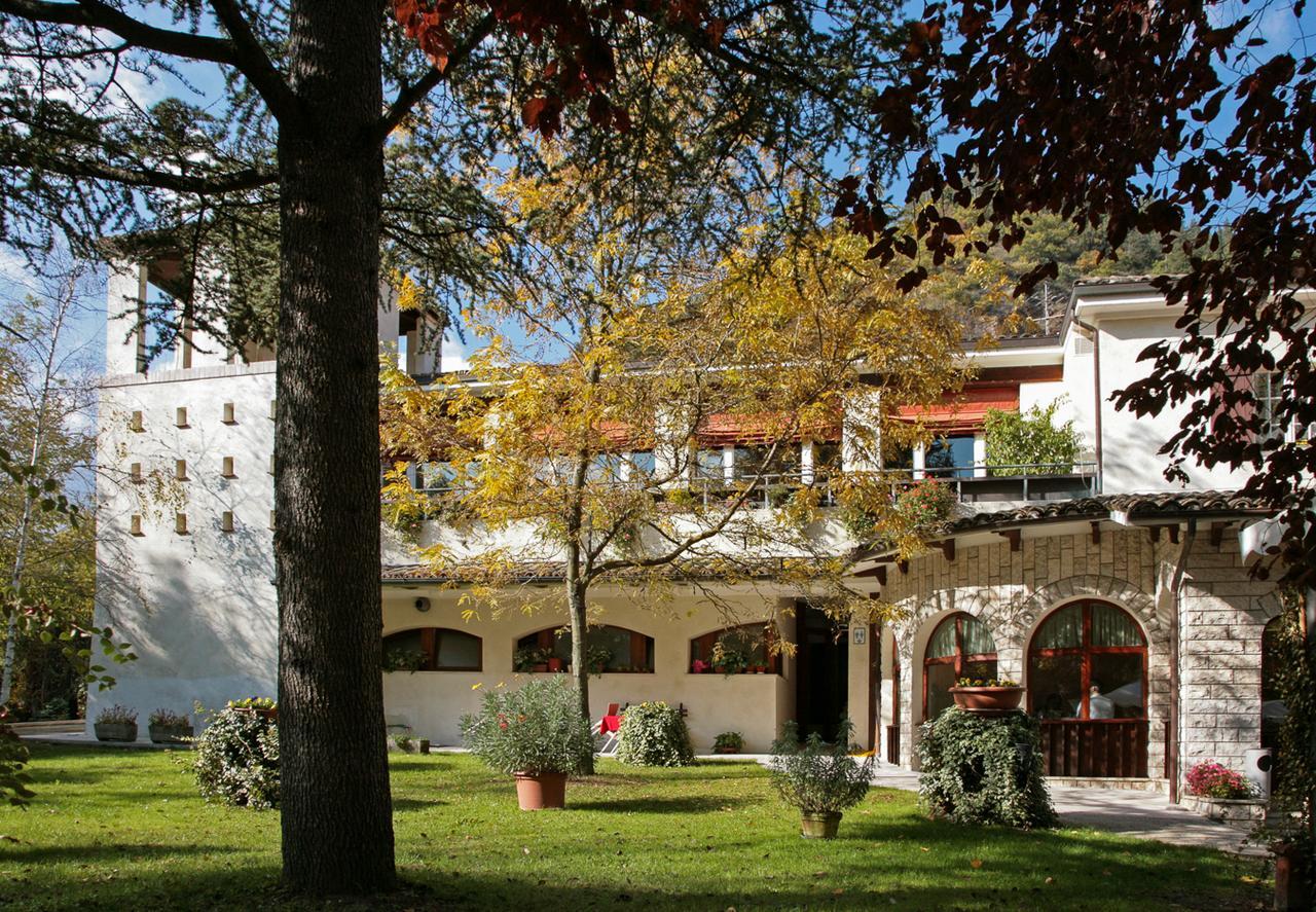 Hotel La Ginestra أكوالاغنا المظهر الخارجي الصورة